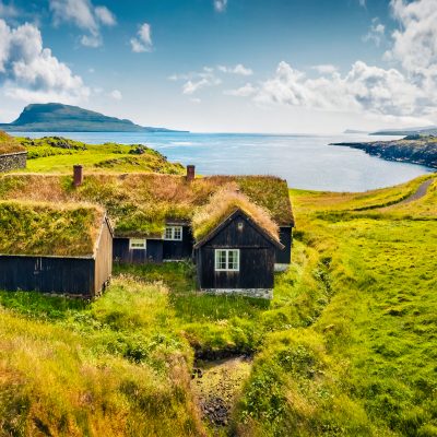 FO_landsby_Torshavn_shutterstock_1487986181